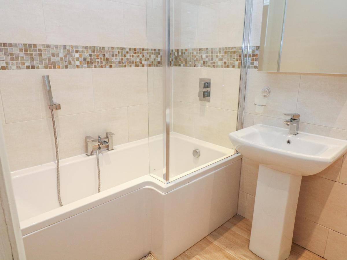 Wye Apartment, Litton Mill Бъкстън Екстериор снимка